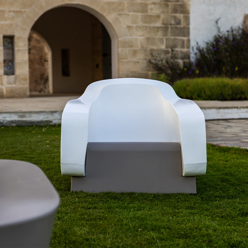 poltrona per esterno in polietilene resistente comfort per il giardino
